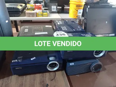 LOTE 436 - 06 PROJETORES MULTIMIDIA MARCAS E MODELOS DIVERSOS. (NO ESTADO) ATENÇÃO! FAZER A VISITAÇÃO ANTES DE ARREMATAR, NÃO SABEMOS SE FUNCIONA. LEILÃO NÃO TEM GARANTIA E NEM DEVOLUÇÃO, SUJEITO A POSSÍVEIS AVARIAS VISÍVEIS/OCULTAS E/OU AUSÊNCIA DE COMPONENTES.