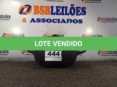 LOTE 444 - 01 PANELA DE BARRO. (NO ESTADO) ATENÇÃO! FAZER A VISITAÇÃO ANTES DE ARREMATAR, NÃO SABEMOS SE FUNCIONA. LEILÃO NÃO TEM GARANTIA E NEM DEVOLUÇÃO, SUJEITO A POSSÍVEIS AVARIAS VISÍVEIS/OCULTAS E/OU AUSÊNCIA DE COMPONENTES.