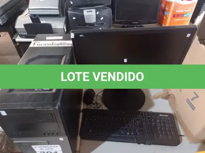 LOTE 391 - 01 CPU, 01 MONITOR, 01 TECLADO E 01 MOUSE. (NO ESTADO) ATENÇÃO! FAZER A VISITAÇÃO ANTES DE ARREMATAR, NÃO SABEMOS SE FUNCIONA. LEILÃO NÃO TEM GARANTIA E NEM DEVOLUÇÃO, SUJEITO A POSSÍVEIS AVARIAS VISÍVEIS/OCULTAS E/OU AUSÊNCIA DE COMPONENTES.