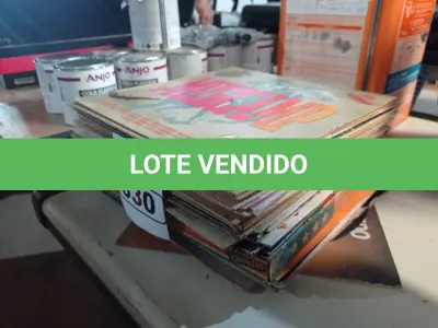 LOTE 330 - 01 LOTE COM VÁRIOS DISCOS DE VINIL. (NO ESTADO) ATENÇÃO! FAZER A VISITAÇÃO ANTES DE ARREMATAR, NÃO SABEMOS SE FUNCIONA. LEILÃO NÃO TEM GARANTIA E NEM DEVOLUÇÃO, SUJEITO A POSSÍVEIS AVARIAS VISÍVEIS/OCULTAS E/OU AUSÊNCIA DE COMPONENTES.