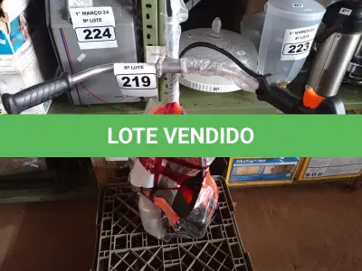 LOTE 219 - 01 ROÇADEIRA A GASOLINA MARCA STIHL MODELO FS-290 POTÊNCIA 2,7CV 62 CILINDRADAS (NOVA). (NO ESTADO) ATENÇÃO! FAZER A VISITAÇÃO ANTES DE ARREMATAR, NÃO SABEMOS SE FUNCIONA. LEILÃO NÃO TEM GARANTIA E NEM DEVOLUÇÃO, SUJEITO A POSSÍVEIS AVARIAS VISÍVEIS/OCULTAS E/OU AUSÊNCIA DE COMPONENTES.