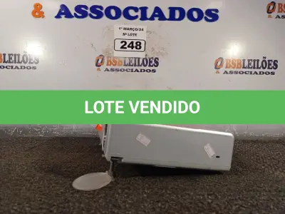 LOTE 248 - 01 PROJETOR MULTIMIDIA MARCA PANASONIC. (NO ESTADO) ATENÇÃO! FAZER A VISITAÇÃO ANTES DE ARREMATAR, NÃO SABEMOS SE FUNCIONA. LEILÃO NÃO TEM GARANTIA E NEM DEVOLUÇÃO, SUJEITO A POSSÍVEIS AVARIAS VISÍVEIS/OCULTAS E/OU AUSÊNCIA DE COMPONENTES.