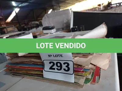 LOTE 293 - 01 LOTE COM VÁRIOS DISCOS DE VINIL. (NO ESTADO) ATENÇÃO! FAZER A VISITAÇÃO ANTES DE ARREMATAR, NÃO SABEMOS SE FUNCIONA. LEILÃO NÃO TEM GARANTIA E NEM DEVOLUÇÃO, SUJEITO A POSSÍVEIS AVARIAS VISÍVEIS/OCULTAS E/OU AUSÊNCIA DE COMPONENTES.