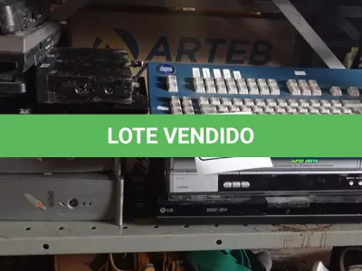 LOTE 232 - 02 APARELHOS DE DVD, 01 VIDEOCASSETE E 01 TECLADO, 02 CPU’S, 01 BASE DE MICROFONE E 03 GRAVADORES DE FITA CASSETE. (NO ESTADO) ATENÇÃO! FAZER A VISITAÇÃO ANTES DE ARREMATAR, NÃO SABEMOS SE FUNCIONA. LEILÃO NÃO TEM GARANTIA E NEM DEVOLUÇÃO, SUJEITO A POSSÍVEIS AVARIAS VISÍVEIS/OCULTAS E/OU AUSÊNCIA DE COMPONENTES.