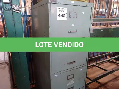 LOTE 445 - 01 ARMÁRIO DE AÇO COM 04 GAVETAS. (NO ESTADO) ATENÇÃO! FAZER A VISITAÇÃO ANTES DE ARREMATAR, NÃO SABEMOS SE FUNCIONA. LEILÃO NÃO TEM GARANTIA E NEM DEVOLUÇÃO, SUJEITO A POSSÍVEIS AVARIAS VISÍVEIS/OCULTAS E/OU AUSÊNCIA DE COMPONENTES.