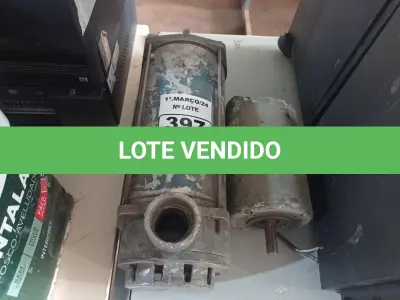 LOTE 397 - 01 MOTOR ELÉTRICOS E 01 BOMBA D’AGUA. (NO ESTADO) ATENÇÃO! FAZER A VISITAÇÃO ANTES DE ARREMATAR, NÃO SABEMOS SE FUNCIONA. LEILÃO NÃO TEM GARANTIA E NEM DEVOLUÇÃO, SUJEITO A POSSÍVEIS AVARIAS VISÍVEIS/OCULTAS E/OU AUSÊNCIA DE COMPONENTES.