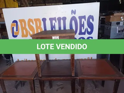 LOTE 019 - 04 MESAS EM MADEIRA MEDINDO 80X80CM. (NO ESTADO, NÃO SABEMOS SE FUNCIONA. LEILÃO NÃO TEM GARANTIA E NEM DEVOLUÇÃO).
