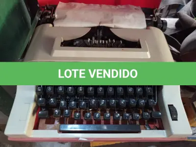 LOTE 117 - 01 MÁQUINA DE ESCREVER REMINETON15. (NO ESTADO) ATENÇÃO! FAZER A VISITAÇÃO ANTES DE ARREMATAR, NÃO SABEMOS SE FUNCIONA. LEILÃO NÃO TEM GARANTIA E NEM DEVOLUÇÃO, SUJEITO A POSSÍVEIS AVARIAS VISÍVEIS/OCULTAS E/OU AUSÊNCIA DE COMPONENTES.