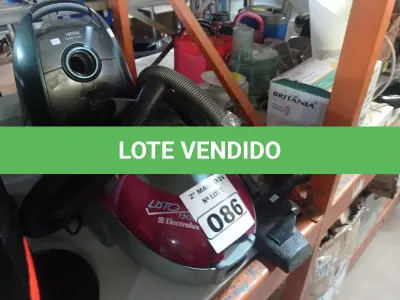 LOTE 086 - 02 ASPIRADORES DE PÓ MARCAS ELECTROLUX MODELOS DIVERSOS. (NO ESTADO) ATENÇÃO! FAZER A VISITAÇÃO ANTES DE ARREMATAR, NÃO SABEMOS SE FUNCIONA. LEILÃO NÃO TEM GARANTIA E NEM DEVOLUÇÃO, SUJEITO A POSSÍVEIS AVARIAS VISÍVEIS/OCULTAS E/OU AUSÊNCIA DE COMPONENTES.