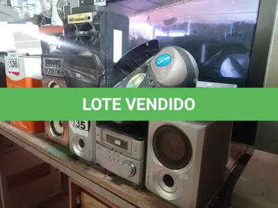 LOTE 135 - 01 TECLADO MUSICAL E 04 APARELHOS DE SOM MARCAS E MODELOS DIVERSOS. (NO ESTADO) ATENÇÃO! FAZER A VISITAÇÃO ANTES DE ARREMATAR, NÃO SABEMOS SE FUNCIONA. LEILÃO NÃO TEM GARANTIA E NEM DEVOLUÇÃO, SUJEITO A POSSÍVEIS AVARIAS VISÍVEIS/OCULTAS E/OU AUSÊNCIA DE COMPONENTES.