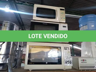 LOTE 059 - 03 MICRO-ONDAS MARCAS E MODELOS DIVERSOS. (NO ESTADO) ATENÇÃO! FAZER A VISITAÇÃO ANTES DE ARREMATAR, NÃO SABEMOS SE FUNCIONA. LEILÃO NÃO TEM GARANTIA E NEM DEVOLUÇÃO, SUJEITO A POSSÍVEIS AVARIAS VISÍVEIS/OCULTAS E/OU AUSÊNCIA DE COMPONENTES.