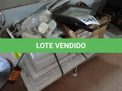 LOTE 041 - 01 LOTE COM VÁRIAS LUMINÁRIAS MARCAS E MODELOS DIVERSOS. (NO ESTADO) ATENÇÃO! FAZER A VISITAÇÃO ANTES DE ARREMATAR, NÃO SABEMOS SE FUNCIONA. LEILÃO NÃO TEM GARANTIA E NEM DEVOLUÇÃO, SUJEITO A POSSÍVEIS AVARIAS VISÍVEIS/OCULTAS E/OU AUSÊNCIA DE COMPONENTES.