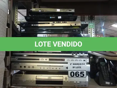LOTE 065 - 10 APARELHOS DE DVD MARCAS E MODELOS DIVERSOS PARA RETIRADA DE PEÇAS. (NO ESTADO) ATENÇÃO! FAZER A VISITAÇÃO ANTES DE ARREMATAR, NÃO SABEMOS SE FUNCIONA. LEILÃO NÃO TEM GARANTIA E NEM DEVOLUÇÃO, SUJEITO A POSSÍVEIS AVARIAS VISÍVEIS/OCULTAS E/OU AUSÊNCIA DE COMPONENTES.