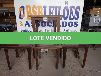LOTE 003 - 04 MESAS EM MADEIRA MEDINDO 80X80CM. (NO ESTADO, NÃO SABEMOS SE FUNCIONA. LEILÃO NÃO TEM GARANTIA E NEM DEVOLUÇÃO).