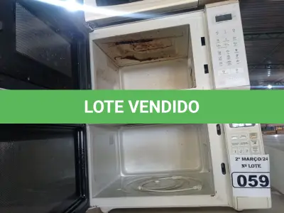 LOTE 059 - 03 MICRO-ONDAS MARCAS E MODELOS DIVERSOS. (NO ESTADO) ATENÇÃO! FAZER A VISITAÇÃO ANTES DE ARREMATAR, NÃO SABEMOS SE FUNCIONA. LEILÃO NÃO TEM GARANTIA E NEM DEVOLUÇÃO, SUJEITO A POSSÍVEIS AVARIAS VISÍVEIS/OCULTAS E/OU AUSÊNCIA DE COMPONENTES.