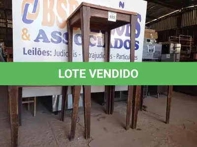 LOTE 022 - 04 MESAS EM MADEIRA MEDINDO 80X80CM. (NO ESTADO, NÃO SABEMOS SE FUNCIONA. LEILÃO NÃO TEM GARANTIA E NEM DEVOLUÇÃO).