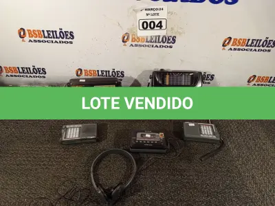 LOTE 004 - 01 WALKMAN E 04 RÁDIOS MARCAS E MODELOS DIVERSOS. (NO ESTADO) ATENÇÃO! FAZER A VISITAÇÃO ANTES DE ARREMATAR, NÃO SABEMOS SE FUNCIONA. LEILÃO NÃO TEM GARANTIA E NEM DEVOLUÇÃO, SUJEITO A POSSÍVEIS AVARIAS VISÍVEIS/OCULTAS E/OU AUSÊNCIA DE COMPONENTES.