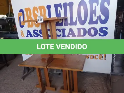 LOTE 018 - 04 MESAS DE MADEIRA MEDINDO 60CMX60CM(NO ESTADO, NÃO SABEMOS SE FUNCIONA. LEILÃO NÃO TEM GARANTIA E NEM DEVOLUÇÃO).