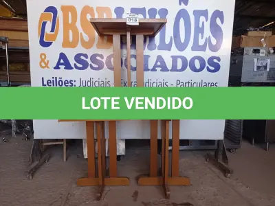 LOTE 018 - 04 MESAS DE MADEIRA MEDINDO 60CMX60CM(NO ESTADO, NÃO SABEMOS SE FUNCIONA. LEILÃO NÃO TEM GARANTIA E NEM DEVOLUÇÃO).