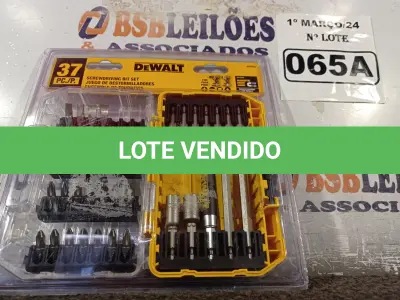 LOTE 065 - 01 KIT 37 PEÇAS PARA PARAFUSADEIRA COM ESTOJO MARCA DEWALT. (NOVO) (NO ESTADO) ATENÇÃO! FAZER A VISITAÇÃO ANTES DE ARREMATAR, NÃO SABEMOS SE FUNCIONA. LEILÃO NÃO TEM GARANTIA E NEM DEVOLUÇÃO, SUJEITO A POSSÍVEIS AVARIAS VISÍVEIS/OCULTAS E/OU AUSÊNCIA DE COMPONENTES.