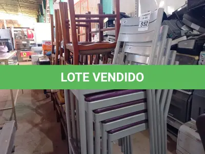 LOTE 552 - 05 CADEIRAS ALTAS COM BASE DE FERRO E ACENTO ALMOFADADO. (NO ESTADO) ATENÇÃO! FAZER A VISITAÇÃO ANTES DE ARREMATAR, NÃO SABEMOS SE FUNCIONA. LEILÃO NÃO TEM GARANTIA E NEM DEVOLUÇÃO, SUJEITO A POSSÍVEIS AVARIAS VISÍVEIS/OCULTAS E/OU AUSÊNCIA DE COMPONENTES.