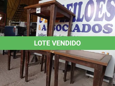 LOTE 007 - 04 MESAS EM MADEIRA MEDINDO 80X80CM. (NO ESTADO, NÃO SABEMOS SE FUNCIONA. LEILÃO NÃO TEM GARANTIA E NEM DEVOLUÇÃO).