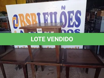 LOTE 020 - 04 MESAS EM MADEIRA MEDINDO 80X80CM. (NO ESTADO, NÃO SABEMOS SE FUNCIONA. LEILÃO NÃO TEM GARANTIA E NEM DEVOLUÇÃO).