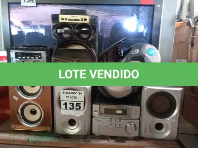 LOTE 135 - 01 TECLADO MUSICAL E 04 APARELHOS DE SOM MARCAS E MODELOS DIVERSOS. (NO ESTADO) ATENÇÃO! FAZER A VISITAÇÃO ANTES DE ARREMATAR, NÃO SABEMOS SE FUNCIONA. LEILÃO NÃO TEM GARANTIA E NEM DEVOLUÇÃO, SUJEITO A POSSÍVEIS AVARIAS VISÍVEIS/OCULTAS E/OU AUSÊNCIA DE COMPONENTES.