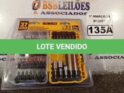 LOTE 135 - 01 KIT 37 PEÇAS PARA PARAFUSADEIRA COM ESTOJO MARCA DEWALT. (NOVO) (NO ESTADO) ATENÇÃO! FAZER A VISITAÇÃO ANTES DE ARREMATAR, NÃO SABEMOS SE FUNCIONA. LEILÃO NÃO TEM GARANTIA E NEM DEVOLUÇÃO, SUJEITO A POSSÍVEIS AVARIAS VISÍVEIS/OCULTAS E/OU AUSÊNCIA DE COMPONENTES.