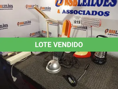 LOTE 019 - 01 LOTE COM VÁRIAS LUMINÁRIAS MARCAS E MODELOS DIVERSOS. (NO ESTADO) ATENÇÃO! FAZER A VISITAÇÃO ANTES DE ARREMATAR, NÃO SABEMOS SE FUNCIONA. LEILÃO NÃO TEM GARANTIA E NEM DEVOLUÇÃO, SUJEITO A POSSÍVEIS AVARIAS VISÍVEIS/OCULTAS E/OU AUSÊNCIA DE COMPONENTES.