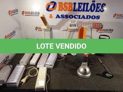 LOTE 019 - 01 LOTE COM VÁRIAS LUMINÁRIAS MARCAS E MODELOS DIVERSOS. (NO ESTADO) ATENÇÃO! FAZER A VISITAÇÃO ANTES DE ARREMATAR, NÃO SABEMOS SE FUNCIONA. LEILÃO NÃO TEM GARANTIA E NEM DEVOLUÇÃO, SUJEITO A POSSÍVEIS AVARIAS VISÍVEIS/OCULTAS E/OU AUSÊNCIA DE COMPONENTES.
