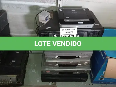 LOTE 043 - 04 VIDEOCASSETES, 02 APARELHOS DE DVD E 01 CASSETE DECK. (NO ESTADO) ATENÇÃO! FAZER A VISITAÇÃO ANTES DE ARREMATAR, NÃO SABEMOS SE FUNCIONA. LEILÃO NÃO TEM GARANTIA E NEM DEVOLUÇÃO, SUJEITO A POSSÍVEIS AVARIAS VISÍVEIS/OCULTAS E/OU AUSÊNCIA DE COMPONENTES.