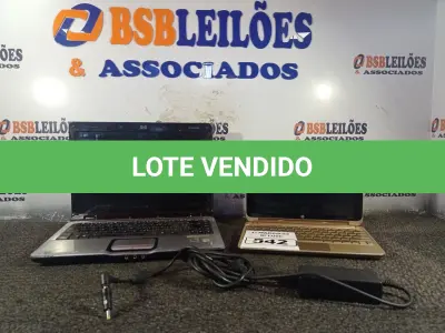 LOTE 542 - 02 NOTEBOOKS, SENDO 01 COM FONTE. (NO ESTADO) ATENÇÃO! FAZER A VISITAÇÃO ANTES DE ARREMATAR, NÃO SABEMOS SE FUNCIONA. LEILÃO NÃO TEM GARANTIA E NEM DEVOLUÇÃO, SUJEITO A POSSÍVEIS AVARIAS VISÍVEIS/OCULTAS E/OU AUSÊNCIA DE COMPONENTES.