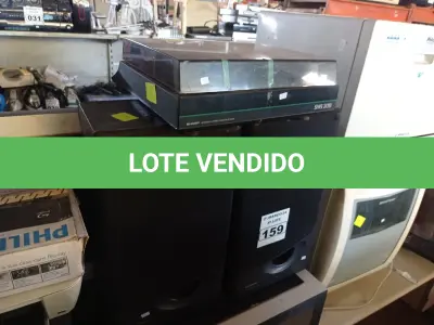 LOTE 159 - 01 TOCA DISCOS E 02 CAIXAS DE SOM. (NO ESTADO) ATENÇÃO! FAZER A VISITAÇÃO ANTES DE ARREMATAR, NÃO SABEMOS SE FUNCIONA. LEILÃO NÃO TEM GARANTIA E NEM DEVOLUÇÃO, SUJEITO A POSSÍVEIS AVARIAS VISÍVEIS/OCULTAS E/OU AUSÊNCIA DE COMPONENTES.