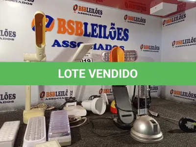LOTE 019 - 01 LOTE COM VÁRIAS LUMINÁRIAS MARCAS E MODELOS DIVERSOS. (NO ESTADO) ATENÇÃO! FAZER A VISITAÇÃO ANTES DE ARREMATAR, NÃO SABEMOS SE FUNCIONA. LEILÃO NÃO TEM GARANTIA E NEM DEVOLUÇÃO, SUJEITO A POSSÍVEIS AVARIAS VISÍVEIS/OCULTAS E/OU AUSÊNCIA DE COMPONENTES.