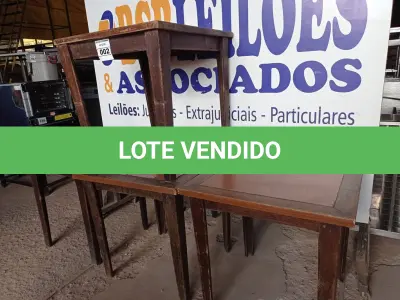 LOTE 002 - 04 MESAS DE MADEIRA MEDINDO 80CMX80CM. (NO ESTADO, NÃO SABEMOS SE FUNCIONA. LEILÃO NÃO TEM GARANTIA E NEM DEVOLUÇÃO).