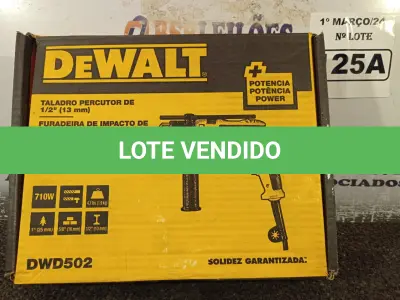 LOTE 125 - 01 FURADEIRA DE IMPACTO 710W DE ½”(13MM) MODELO DWD502 MARCA DEWALT. (NOVO) (NO ESTADO) ATENÇÃO! FAZER A VISITAÇÃO ANTES DE ARREMATAR, NÃO SABEMOS SE FUNCIONA. LEILÃO NÃO TEM GARANTIA E NEM DEVOLUÇÃO, SUJEITO A POSSÍVEIS AVARIAS VISÍVEIS/OCULTAS E/OU AUSÊNCIA DE COMPONENTES.