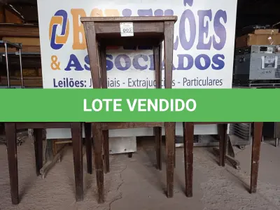 LOTE 002 - 04 MESAS DE MADEIRA MEDINDO 80CMX80CM. (NO ESTADO, NÃO SABEMOS SE FUNCIONA. LEILÃO NÃO TEM GARANTIA E NEM DEVOLUÇÃO).