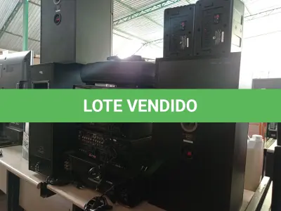 LOTE 152 - 01 CONJUNTO DE SOM MARCA KENWOOD. (NO ESTADO) ATENÇÃO! FAZER A VISITAÇÃO ANTES DE ARREMATAR, NÃO SABEMOS SE FUNCIONA. LEILÃO NÃO TEM GARANTIA E NEM DEVOLUÇÃO, SUJEITO A POSSÍVEIS AVARIAS VISÍVEIS/OCULTAS E/OU AUSÊNCIA DE COMPONENTES.