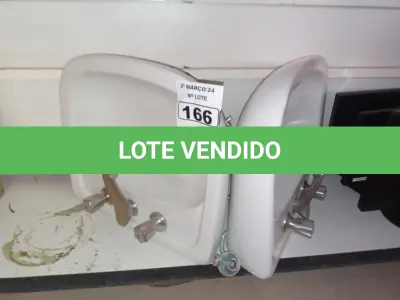 LOTE 166 - 02 CUBAS PARA LAVATÓRIO COM TORNEIRAS DE METAL COM ACIONAMENTO DUPLO. (NO ESTADO) ATENÇÃO! FAZER A VISITAÇÃO ANTES DE ARREMATAR, NÃO SABEMOS SE FUNCIONA. LEILÃO NÃO TEM GARANTIA E NEM DEVOLUÇÃO, SUJEITO A POSSÍVEIS AVARIAS VISÍVEIS/OCULTAS E/OU AUSÊNCIA DE COMPONENTES.