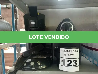LOTE 123 - 02 CAFETEIRAS MARCAS E MODELOS DIVERSOS. (NO ESTADO) ATENÇÃO! FAZER A VISITAÇÃO ANTES DE ARREMATAR, NÃO SABEMOS SE FUNCIONA. LEILÃO NÃO TEM GARANTIA E NEM DEVOLUÇÃO, SUJEITO A POSSÍVEIS AVARIAS VISÍVEIS/OCULTAS E/OU AUSÊNCIA DE COMPONENTES.