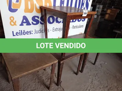 LOTE 004 - 04 MESAS EM MADEIRA MEDINDO 80X80CM. (NO ESTADO, NÃO SABEMOS SE FUNCIONA. LEILÃO NÃO TEM GARANTIA E NEM DEVOLUÇÃO).