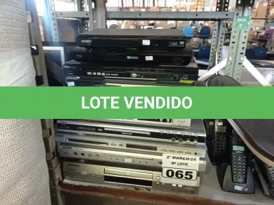 LOTE 065 - 10 APARELHOS DE DVD MARCAS E MODELOS DIVERSOS PARA RETIRADA DE PEÇAS. (NO ESTADO) ATENÇÃO! FAZER A VISITAÇÃO ANTES DE ARREMATAR, NÃO SABEMOS SE FUNCIONA. LEILÃO NÃO TEM GARANTIA E NEM DEVOLUÇÃO, SUJEITO A POSSÍVEIS AVARIAS VISÍVEIS/OCULTAS E/OU AUSÊNCIA DE COMPONENTES.