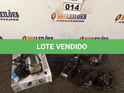 LOTE 014 - 01 BARBEADOR E 03 MÁQUINAS DE CORTAR CABELO MARCAS E MODELOS DIVERSOS. (NO ESTADO) ATENÇÃO! FAZER A VISITAÇÃO ANTES DE ARREMATAR, NÃO SABEMOS SE FUNCIONA. LEILÃO NÃO TEM GARANTIA E NEM DEVOLUÇÃO, SUJEITO A POSSÍVEIS AVARIAS VISÍVEIS/OCULTAS E/OU AUSÊNCIA DE COMPONENTES.