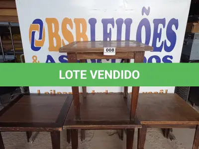 LOTE 008 - 04 MESAS EM MADEIRA MEDINDO 80X80CM. (NO ESTADO, NÃO SABEMOS SE FUNCIONA. LEILÃO NÃO TEM GARANTIA E NEM DEVOLUÇÃO).