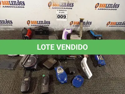 LOTE 009 - 01 LOTE COM ELETRÔNICOS DIVERSOS. (NO ESTADO) ATENÇÃO! FAZER A VISITAÇÃO ANTES DE ARREMATAR, NÃO SABEMOS SE FUNCIONA. LEILÃO NÃO TEM GARANTIA E NEM DEVOLUÇÃO, SUJEITO A POSSÍVEIS AVARIAS VISÍVEIS/OCULTAS E/OU AUSÊNCIA DE COMPONENTES.