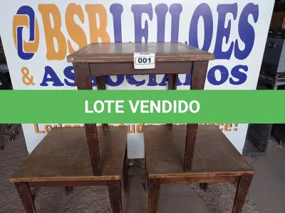 LOTE 001 - 03 MESAS EM MADEIRA MEDINDO 80X80CM. (NO ESTADO, NÃO SABEMOS SE FUNCIONA. LEILÃO NÃO TEM GARANTIA E NEM DEVOLUÇÃO).