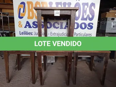 LOTE 005 - 04 MESAS EM MADEIRA MEDINDO 80X80CM. (NO ESTADO, NÃO SABEMOS SE FUNCIONA. LEILÃO NÃO TEM GARANTIA E NEM DEVOLUÇÃO).