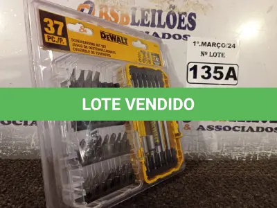 LOTE 135 - 01 KIT 37 PEÇAS PARA PARAFUSADEIRA COM ESTOJO MARCA DEWALT. (NOVO) (NO ESTADO) ATENÇÃO! FAZER A VISITAÇÃO ANTES DE ARREMATAR, NÃO SABEMOS SE FUNCIONA. LEILÃO NÃO TEM GARANTIA E NEM DEVOLUÇÃO, SUJEITO A POSSÍVEIS AVARIAS VISÍVEIS/OCULTAS E/OU AUSÊNCIA DE COMPONENTES.