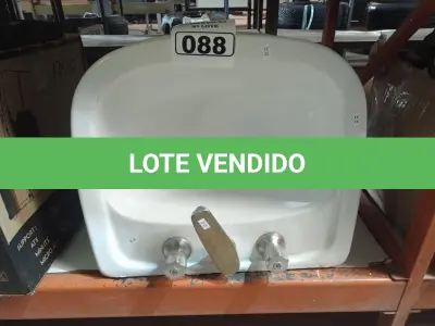 LOTE 088 - 02 CUBAS PARA LAVATÓRIO COM TORNEIRAS DE METAL COM ACIONAMENTO DUPLO. (NO ESTADO) ATENÇÃO! FAZER A VISITAÇÃO ANTES DE ARREMATAR, NÃO SABEMOS SE FUNCIONA. LEILÃO NÃO TEM GARANTIA E NEM DEVOLUÇÃO, SUJEITO A POSSÍVEIS AVARIAS VISÍVEIS/OCULTAS E/OU AUSÊNCIA DE COMPONENTES.